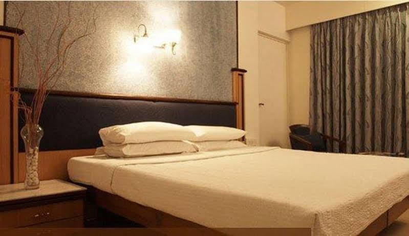 The President Hotel Shivajinagar Pune Zewnętrze zdjęcie